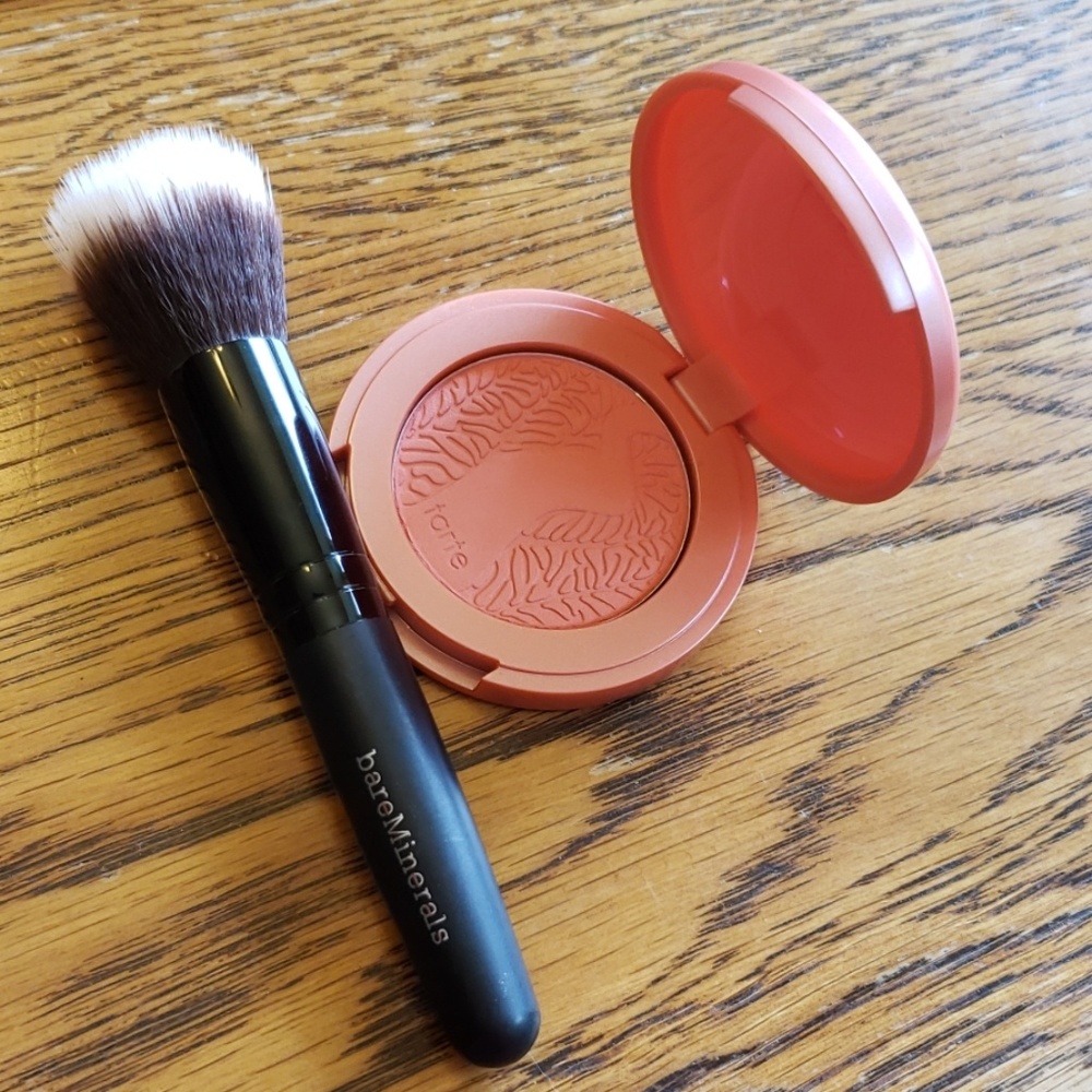 Travel Size Tarte Blush Quirky with brush